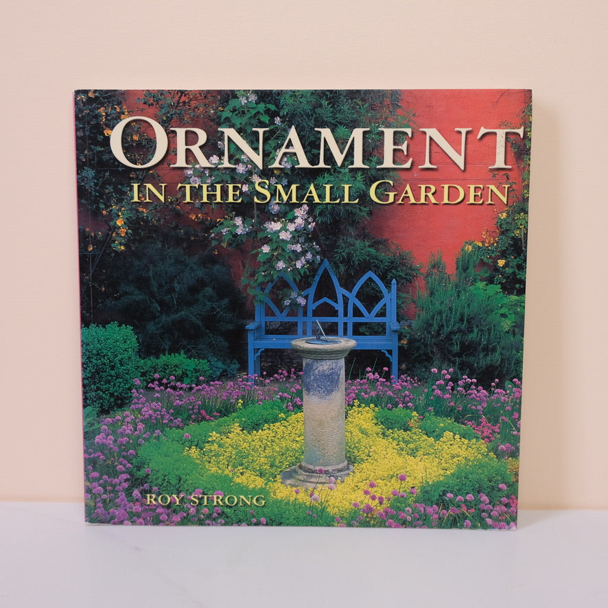 ORNAMENT IN THE SMALL GARDEN