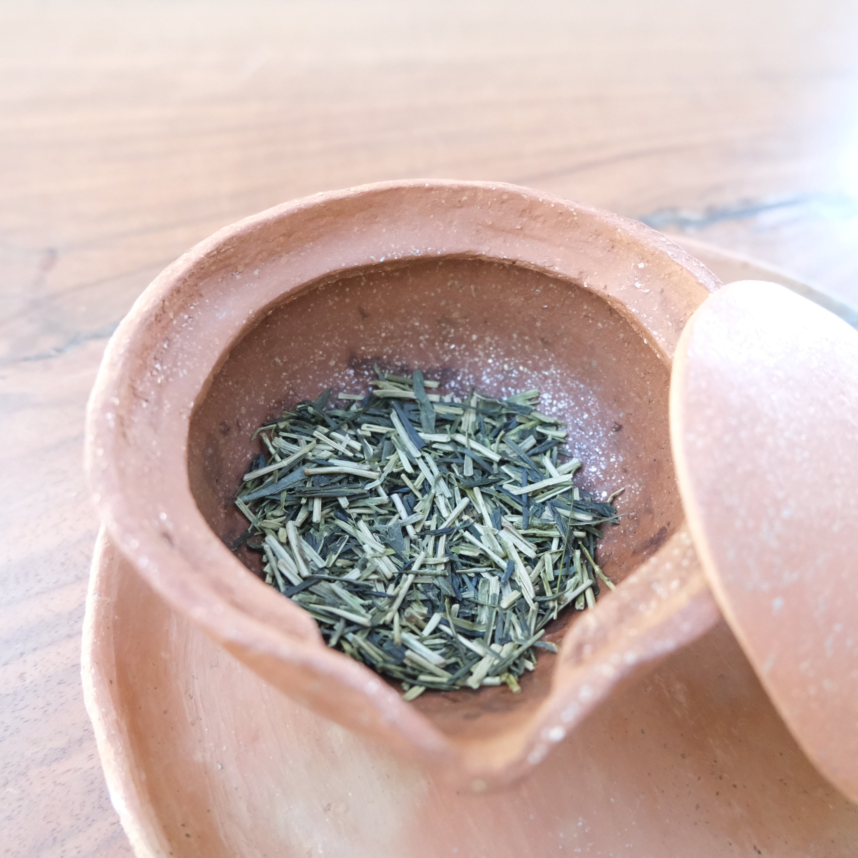 kukicha green tea in tea bowl