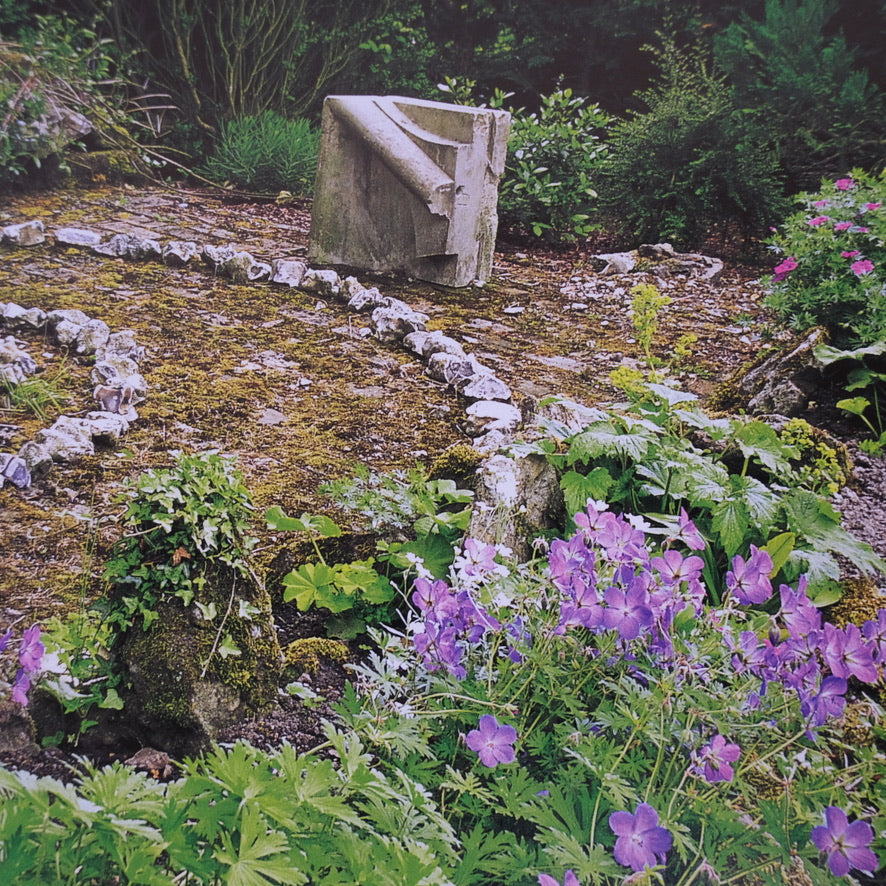ORNAMENT IN THE SMALL GARDEN