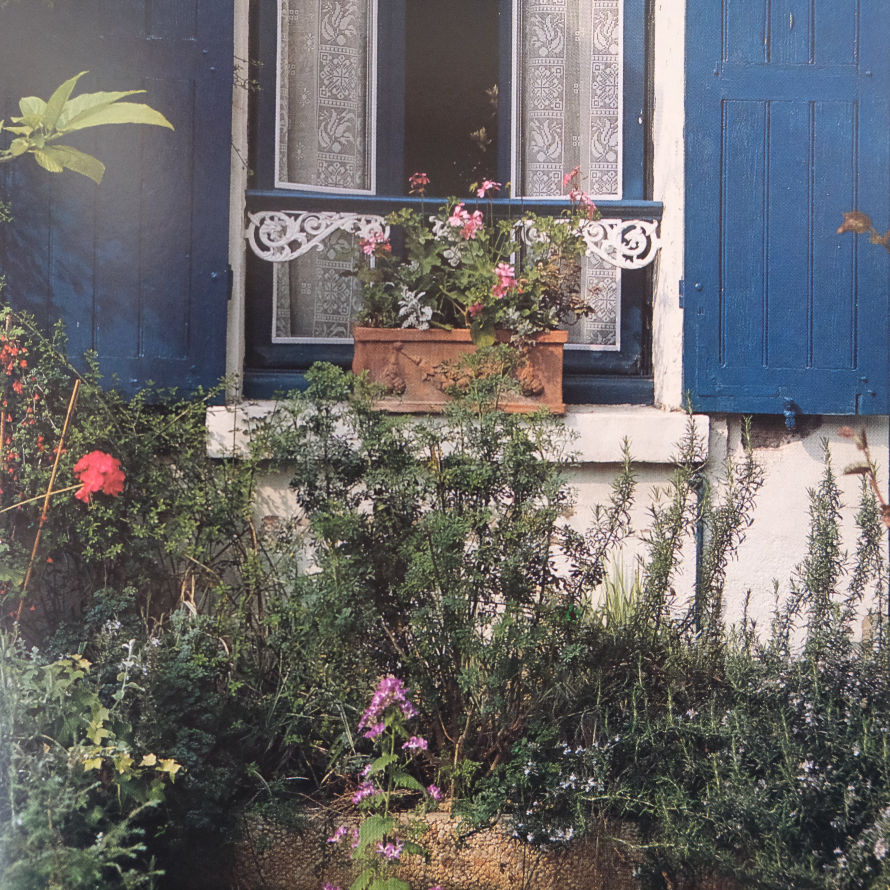 RECIPES FROM A FRENCH HERB GARDEN by GERALDENE HOLT